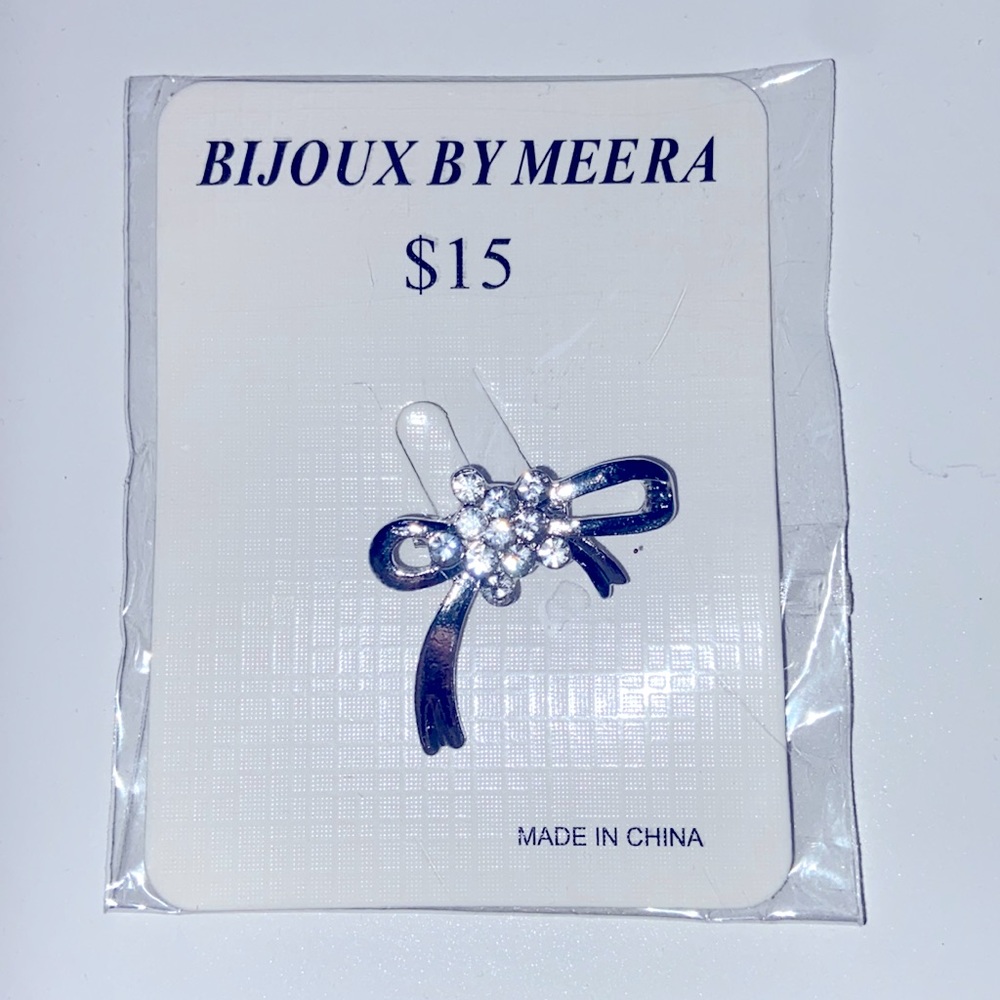 NWT BROOCH BOW